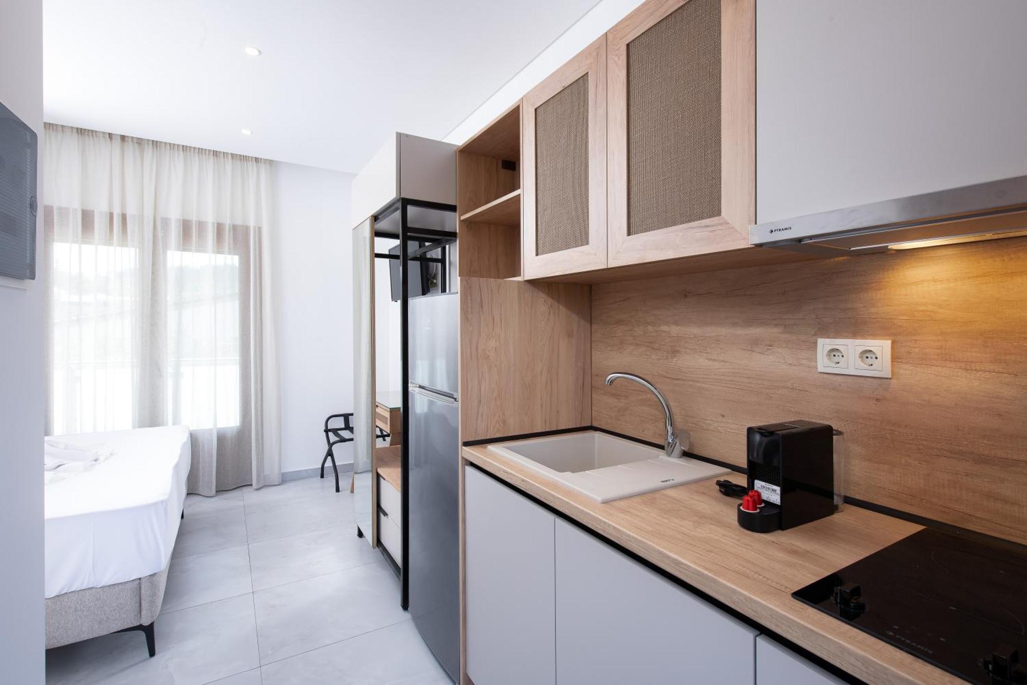 Olivento Beach Front Suites Potos Extérieur photo